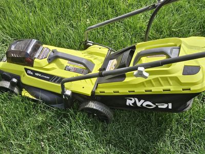 Ryobi Battery Powered Lawnmower with Clippings Bag, Battery & Charger, Lightweight