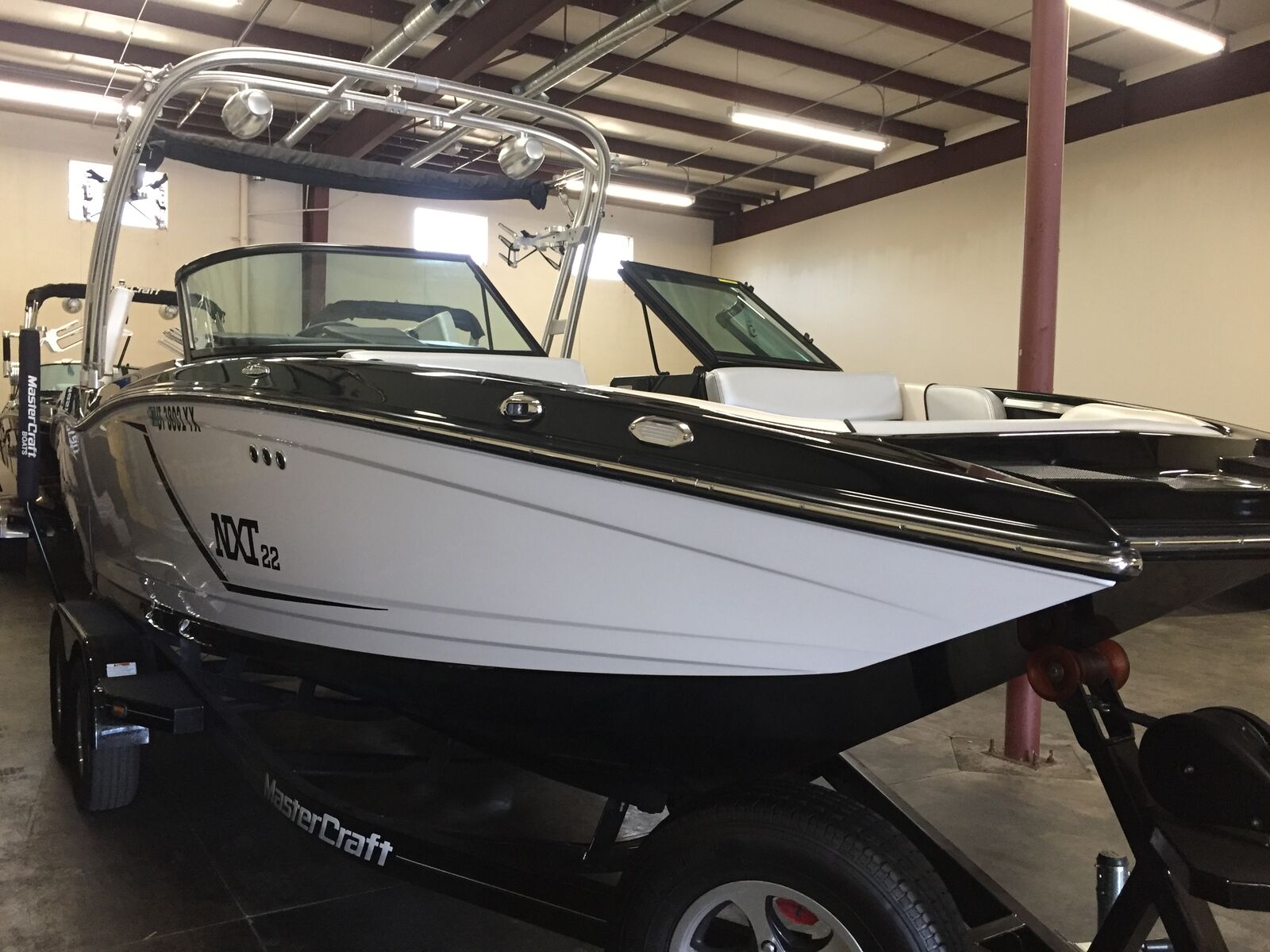 2016 MasterCraft NXT22 Surf Boat Low Hours 14 Person Ballast and Surf Tabs