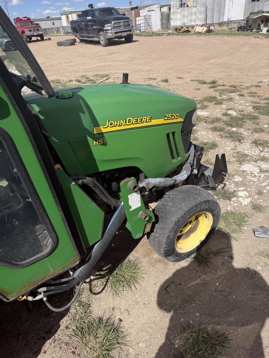 john deere 2520 hst