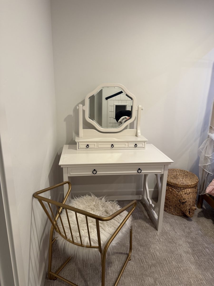 Elegant White Vanity Desk with Mirror,  Drawers and chair - Perfect for Bedroom or Dressing Area