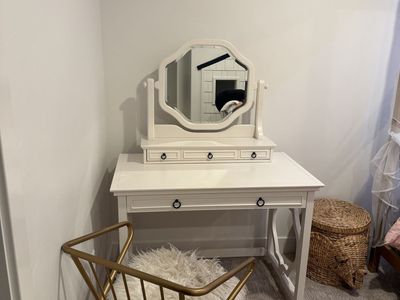 Elegant White Vanity Desk with Mirror, Drawers and chair - Perfect for Bedroom or Dressing Area