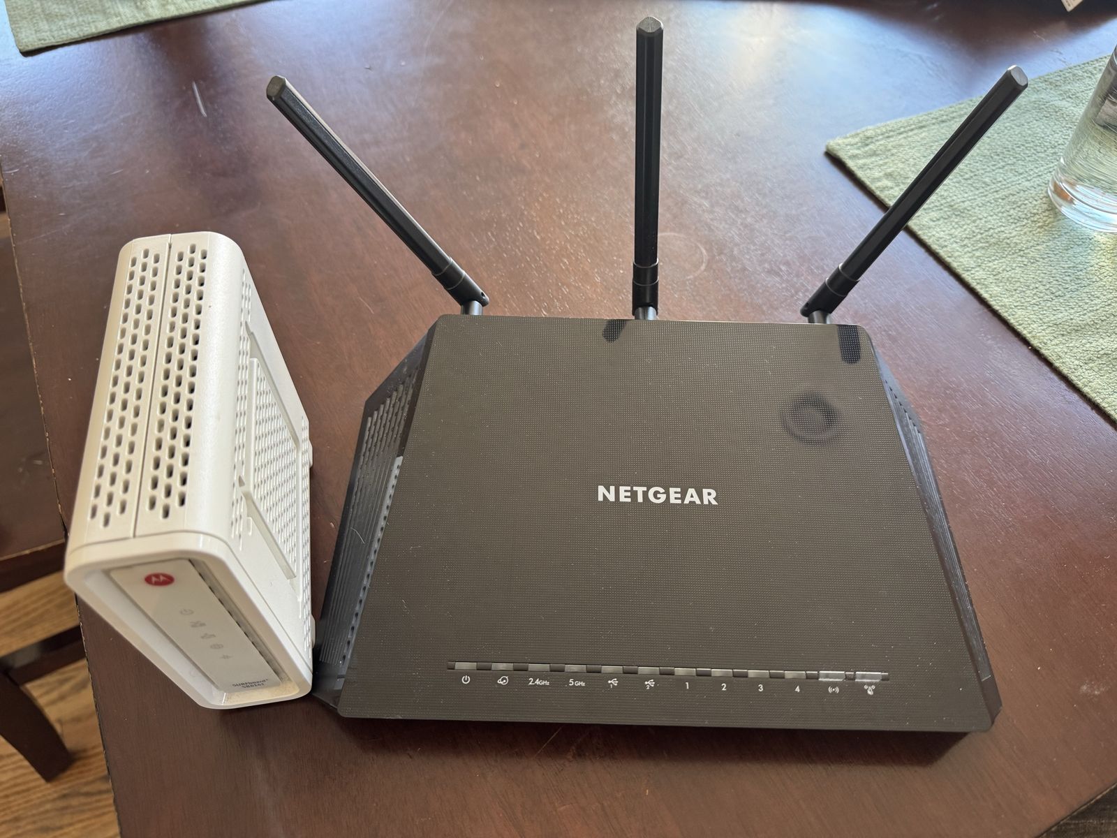 Netgear Nighthawk AC1750 Smart WiFi Router (R6400) + Motorolla SURFboard SB6141 Modem