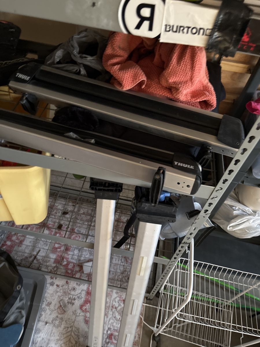 Thule ski snowboard rack and crossbars.