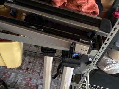 Thule ski snowboard rack and crossbars.