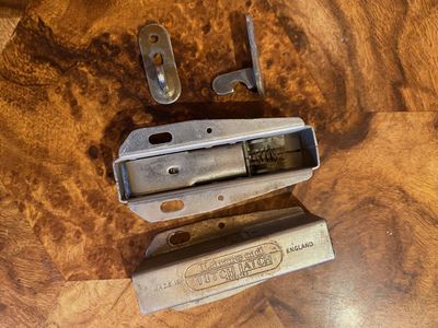 FREEEEEE tutch latchs