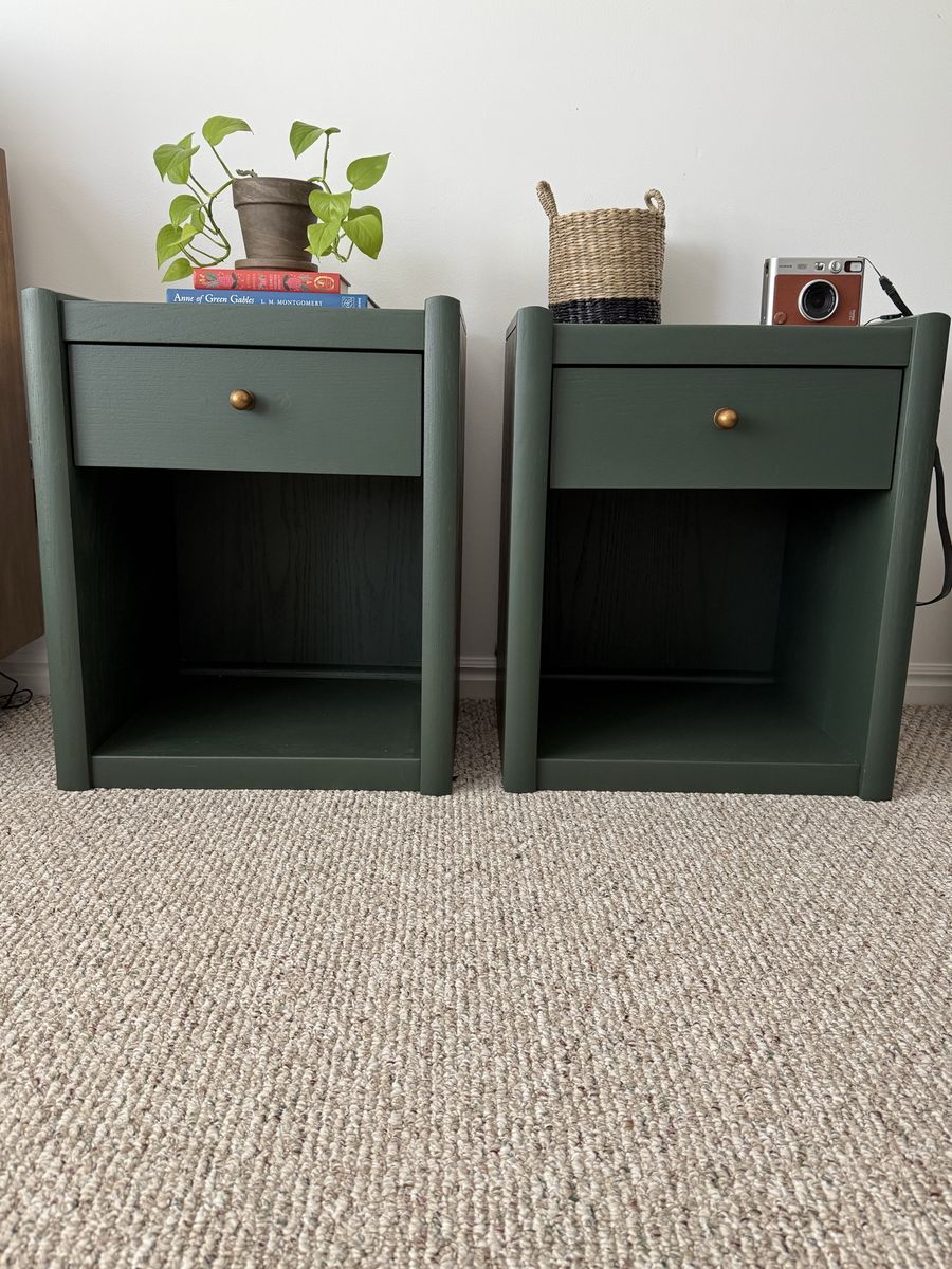 Set of 2 Green Nightstands 