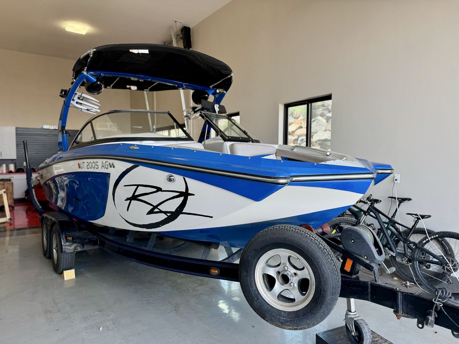 2011 Tigé RZR Wakeboard & Ski Boat with Dual Axle Trailer