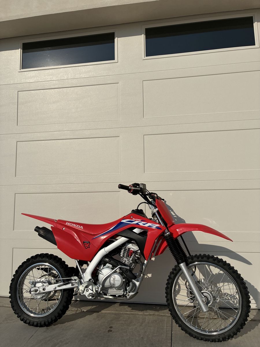 2022 Honda CRF125F Dirt Bike - Electric & Kick Start - Clean Title