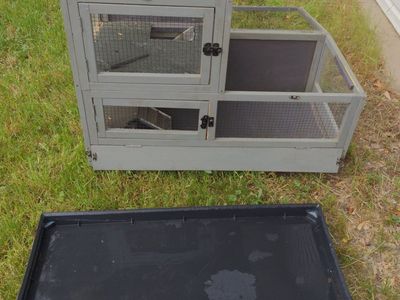 Small animal (Bunny) Hutch Hutch with removable tr