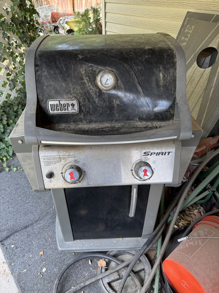 Weber Spirit 2-Burner Propane Gas Grill - Black/Silver, Used Outdoor BBQ