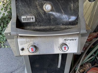 Weber Spirit 2-Burner Propane Gas Grill - Black/Silver, Used Outdoor BBQ
