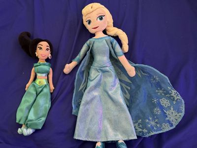 Disney Princess Plush Dolls: Elsa (Frozen) & Jasmine (Aladdin) Stuffies