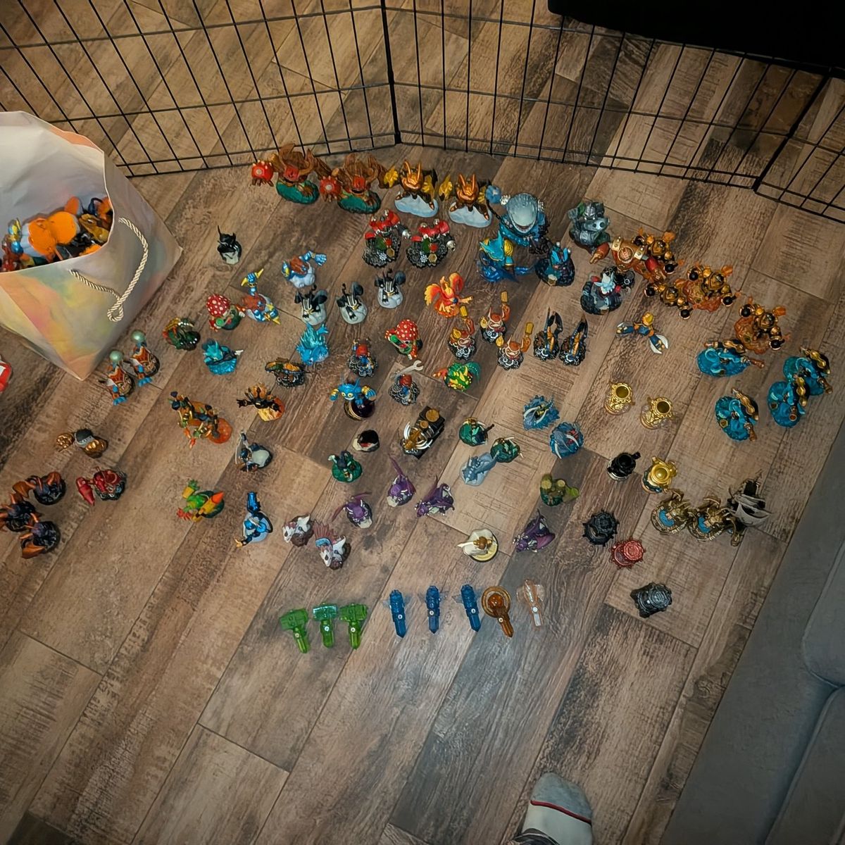 90+ skylanders duplicate lot, will sell/trade sing