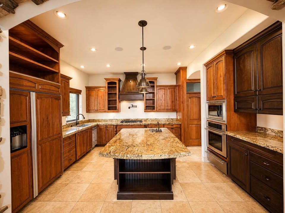 Luxury Knotty Alder Kitchen Cabinets & Appliances