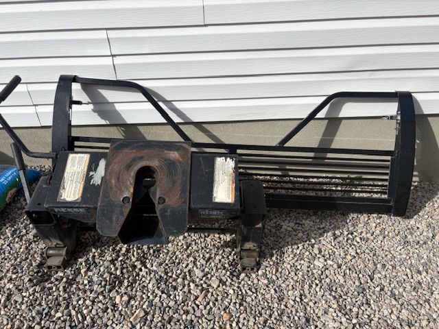 Fifth Wheel Hitch and Tailgate
