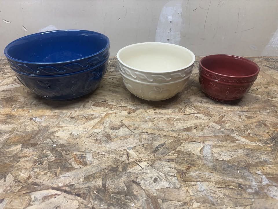 Set of 3 Ceramic Nesting Mixing Bowls Blue, Cream, and Maroon with Apple Pattern