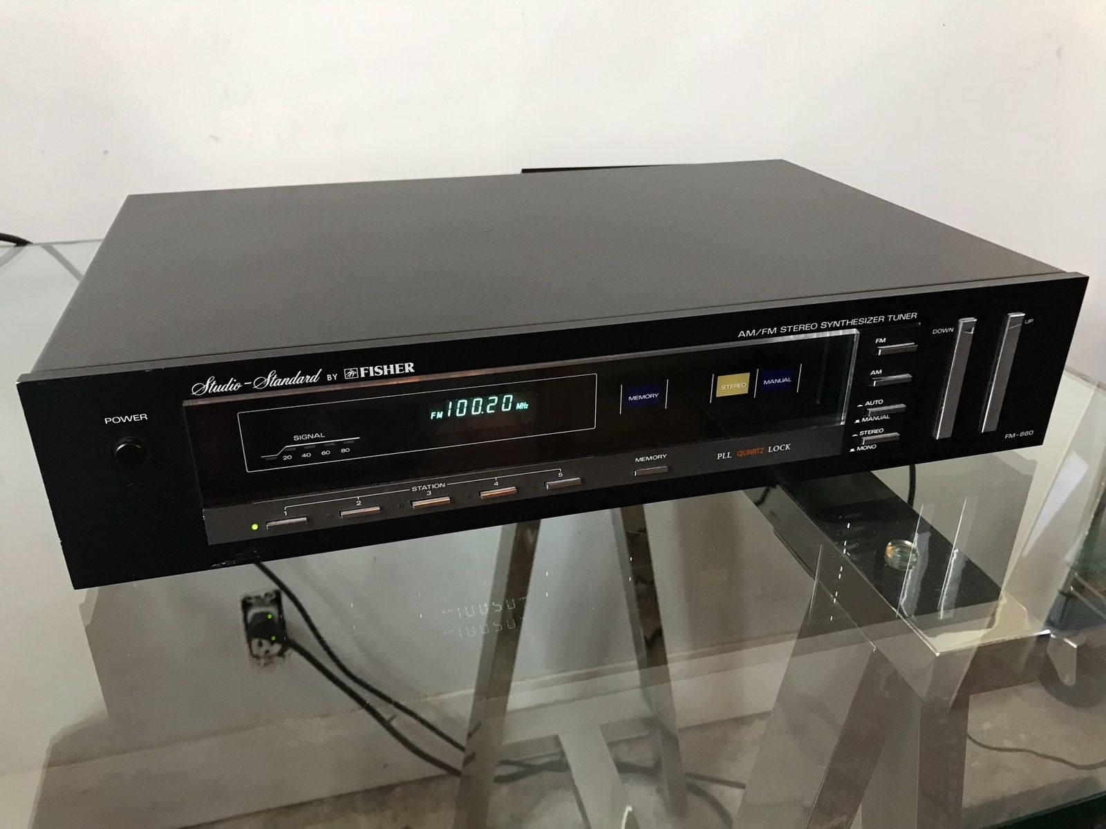 Fisher FM-660 AM/FM Stereo Synthesizer Tuner