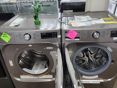 STUNNING BRAND NEW! LG THINQ FRONTLOAD WASHER AND GAS DRYER SET! W-WARRANTY