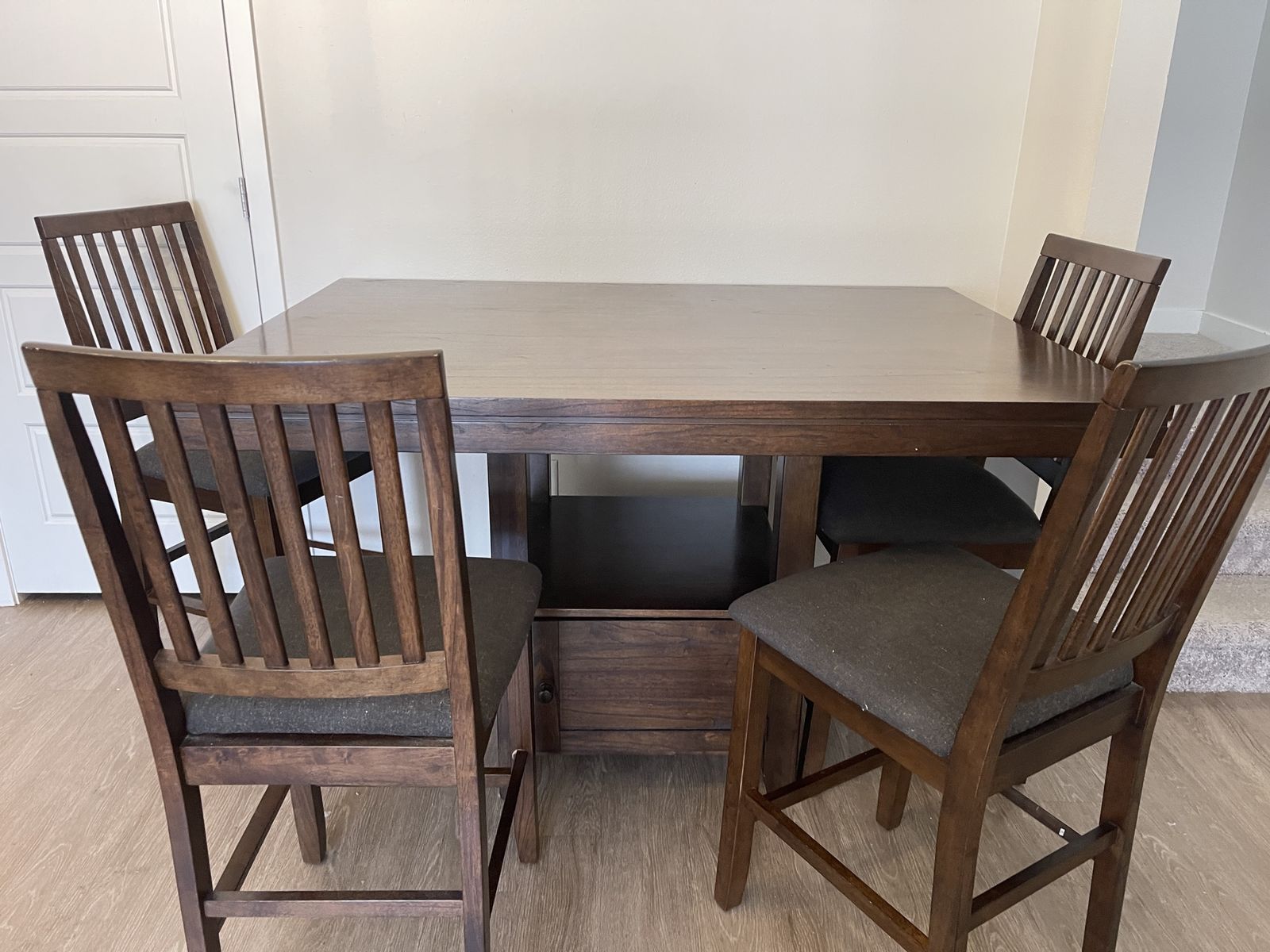 Kitchen Table & Chairs