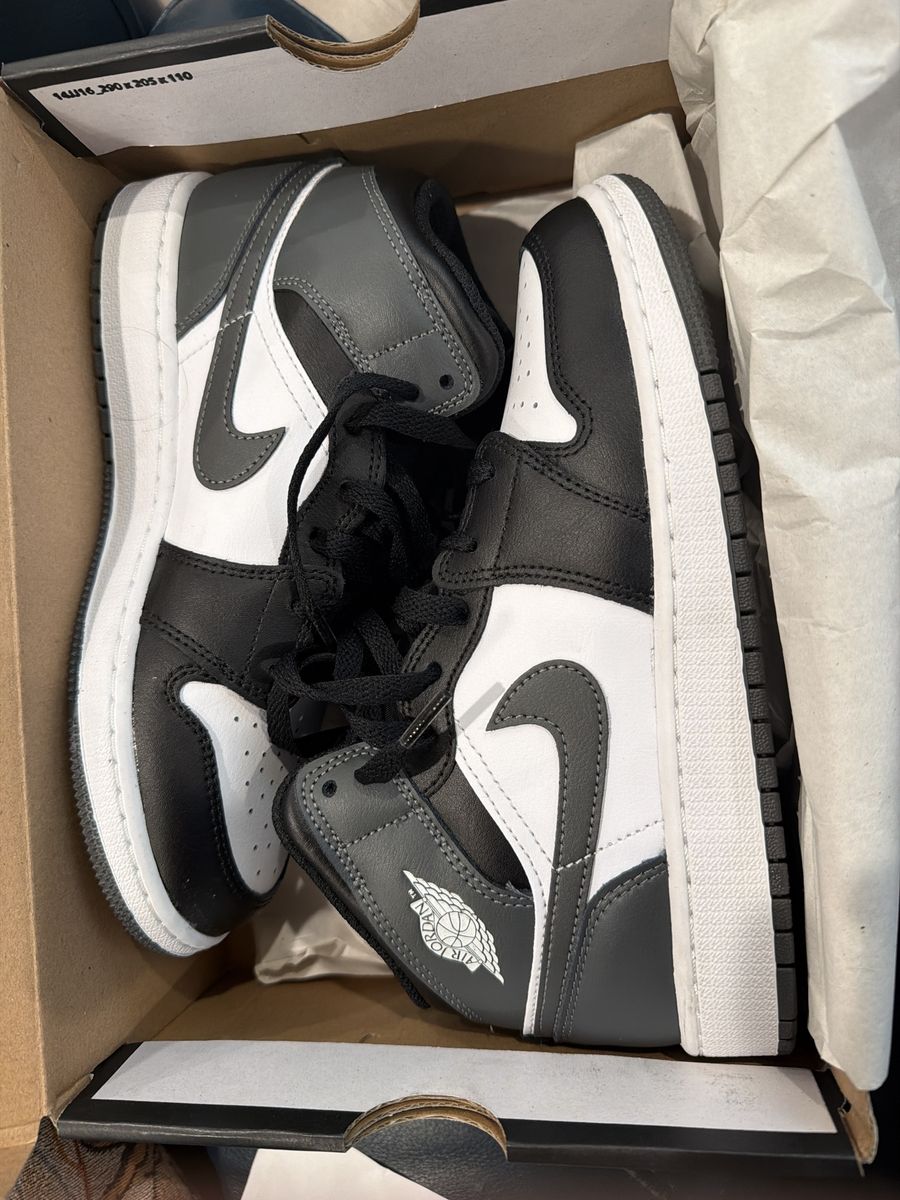 Nike Air Jordan 1 Mid GS Youth Size 5.5 Brand New