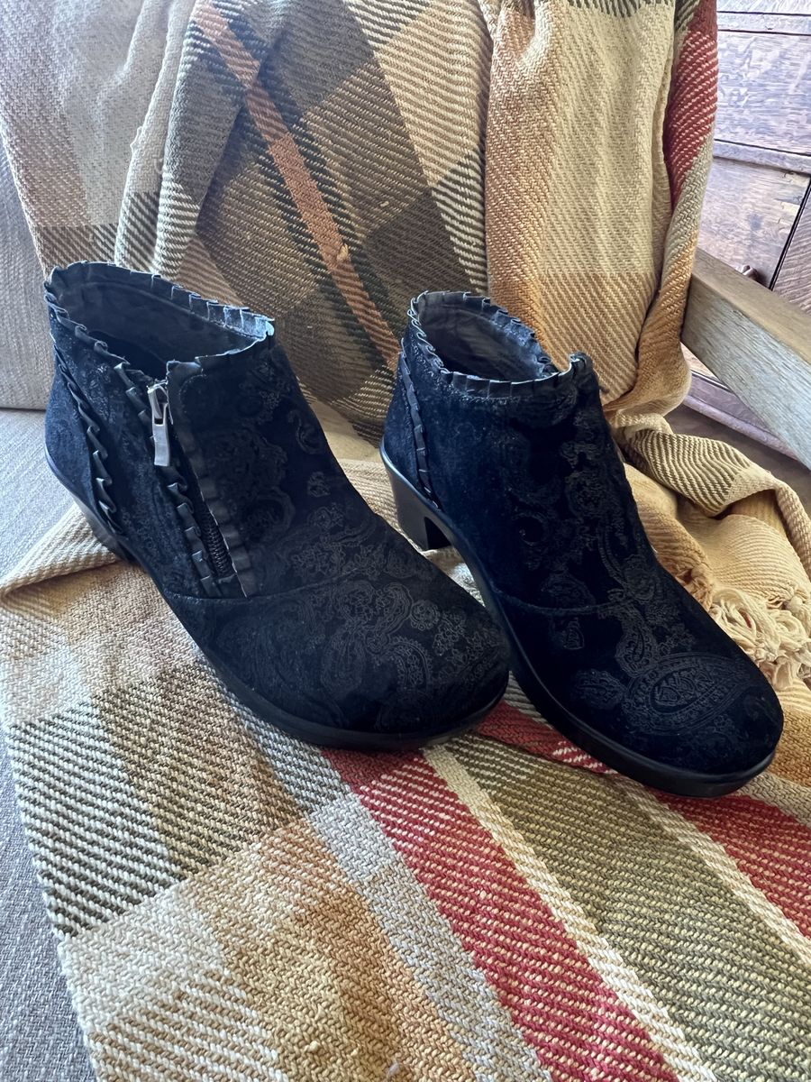 Women Ankle Boots Size 6.5