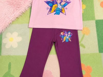 Girls 2-Piece Huntrix Short Sleeve T-Shirt and Flare Pants Set Pink Purple Size 4-5Y