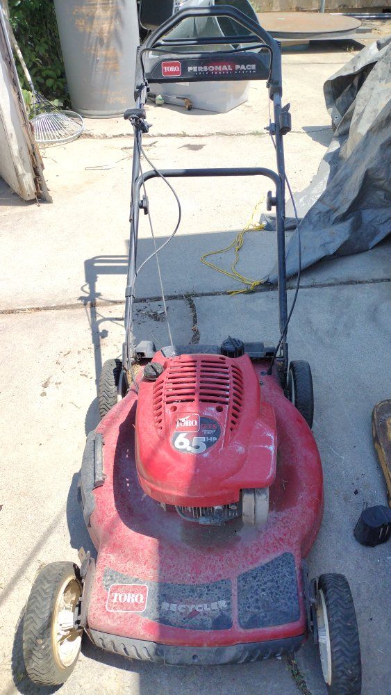 Personal space toro lawnmower for parts 
Looks like the engine needs to be replaced 
For sale as is