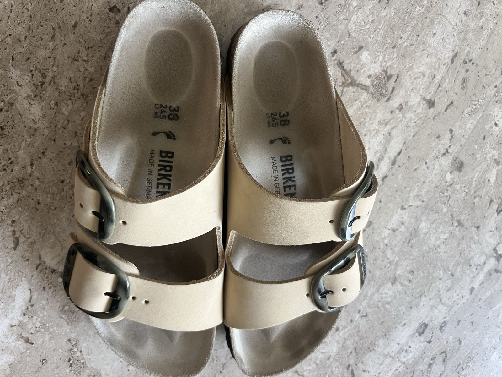 Birkenstock Arizona size 38 (7-7.5)