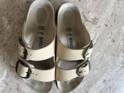 Birkenstock Arizona size 38 (7-7.5)
