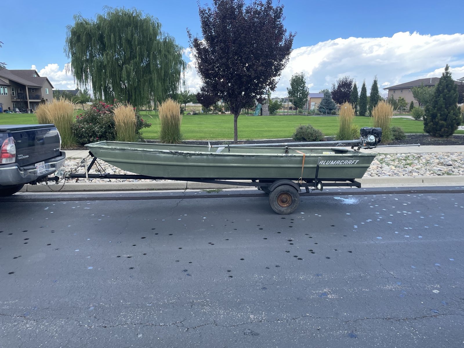 1436 Alumacraft flat bottom Jon boat  6.5hp motor