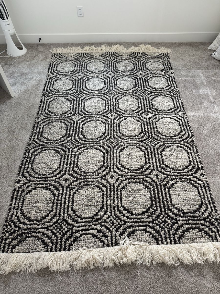 West Elm Concentric Circles Rug 5’x8’