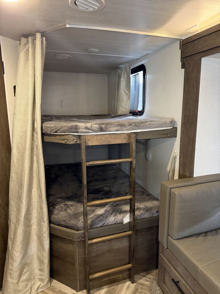 Main image 13
