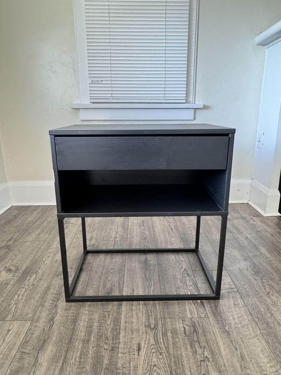 Modern Nightstand – Great Condition