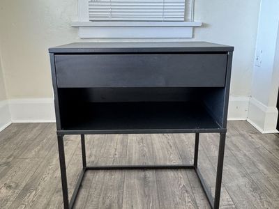 Modern Nightstand – Great Condition