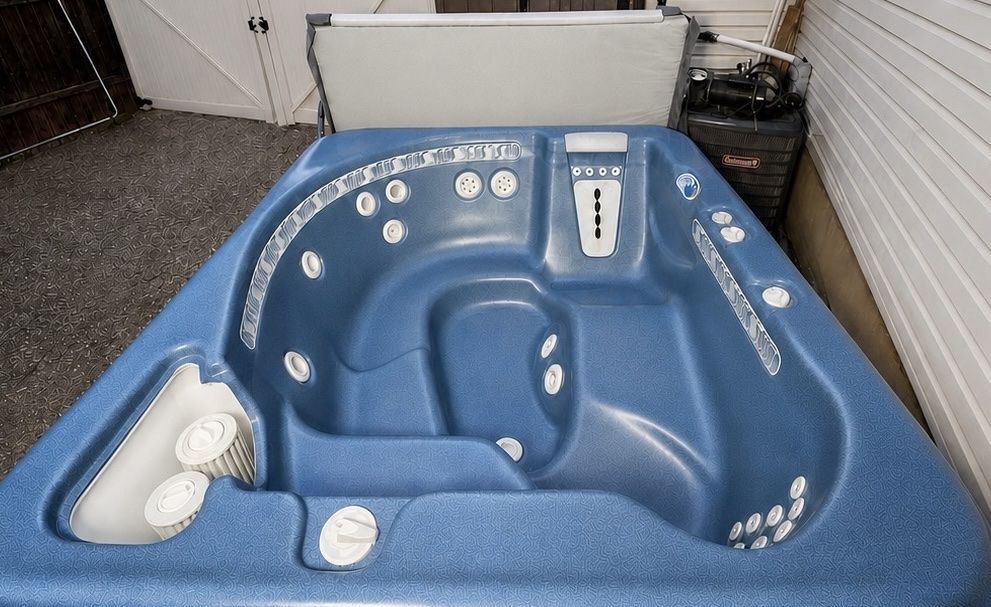 HotSpring Sovereign 5‑Person Spa/Hot Tub – Professionally Serviced – Delivery Available