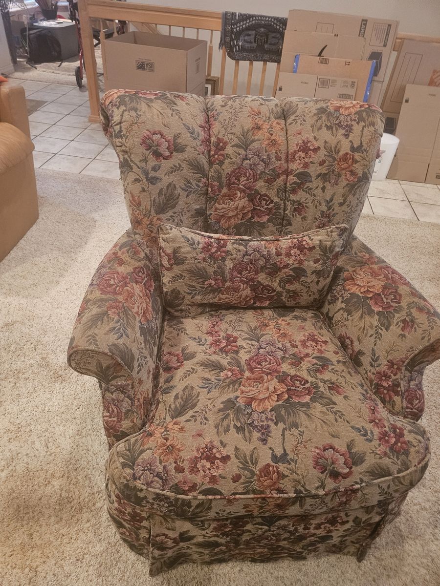 Comfort recliner chair and matching stand