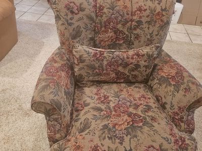 Comfort recliner chair and matching stand