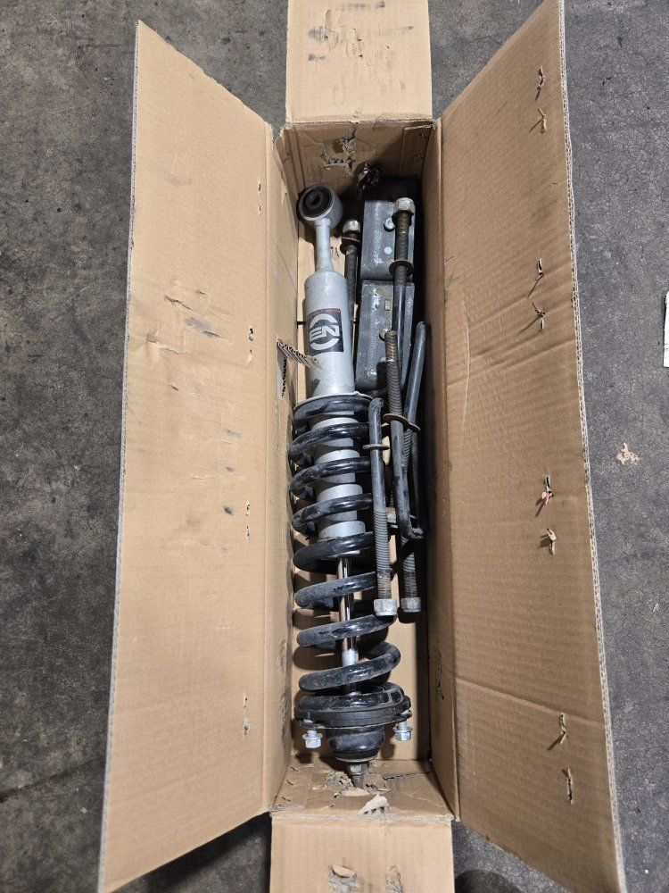 Toyota Tacoma 2005-2023 2 inch level kit with rear spacers Rough Country was installed and taken right off 