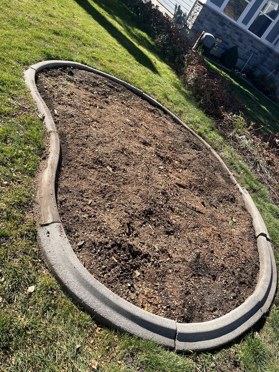 Large Flowerbed Cement Edging - Excellent Condition