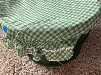 Cute green picnic basket w/supplies