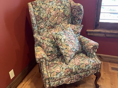 Gorgeous High Wiality Accent Chair