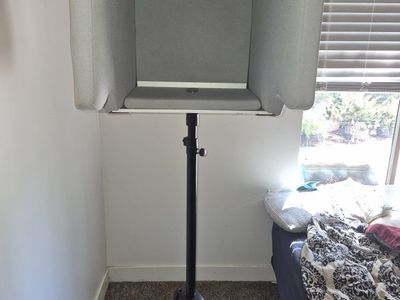 ISOVOX 2 STUDIO BOOTHE (WITH STAND)