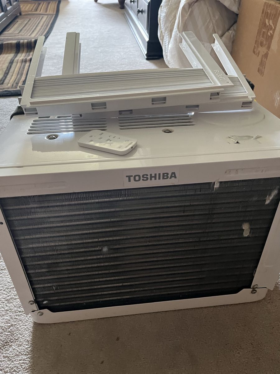 WINDOW AC UNIT   LIKE NEW