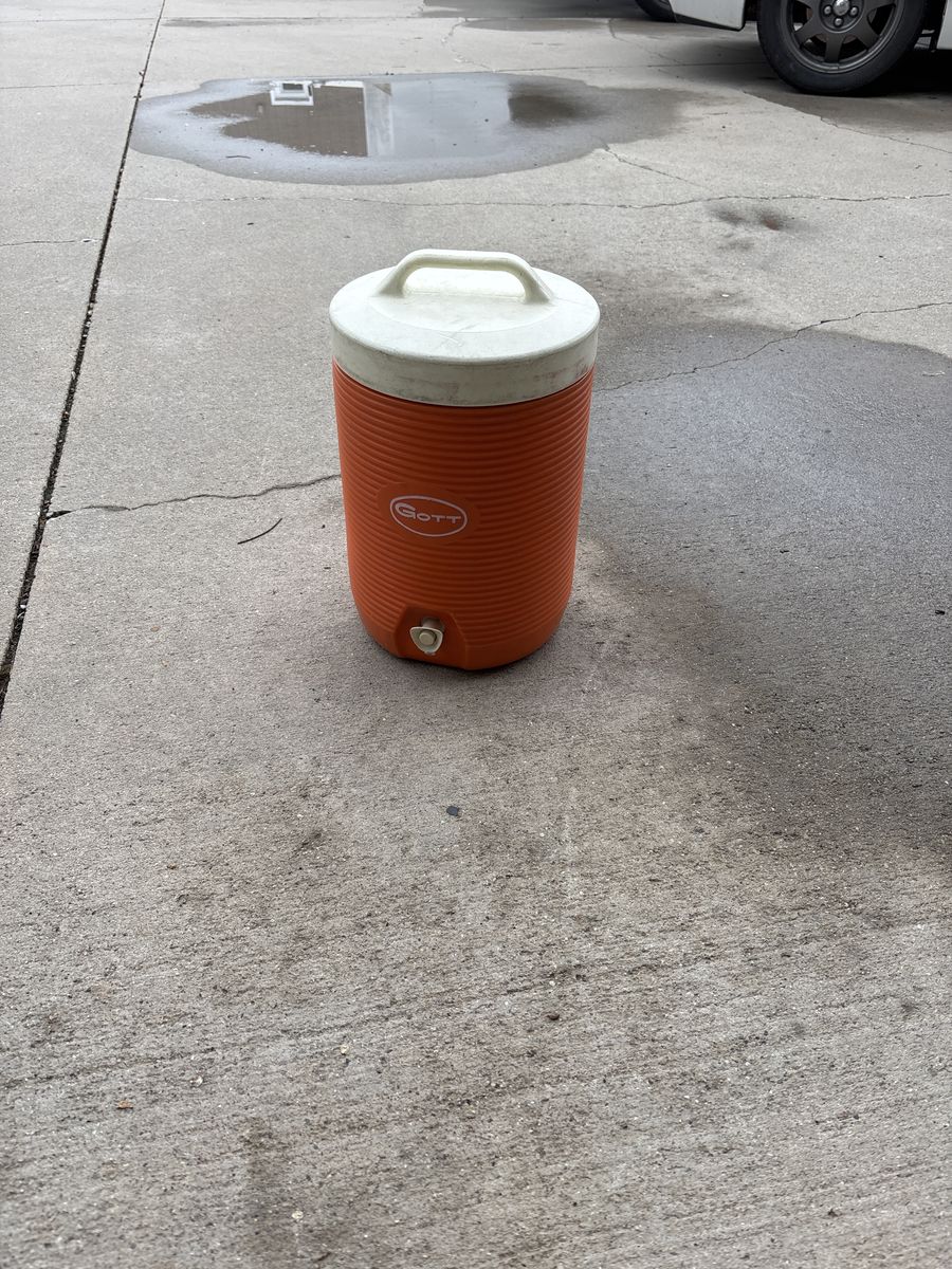 2 Gallon Drinking Cooler