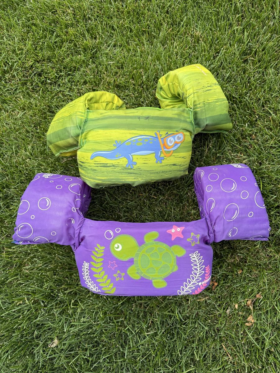 2 puddle jumper floaties