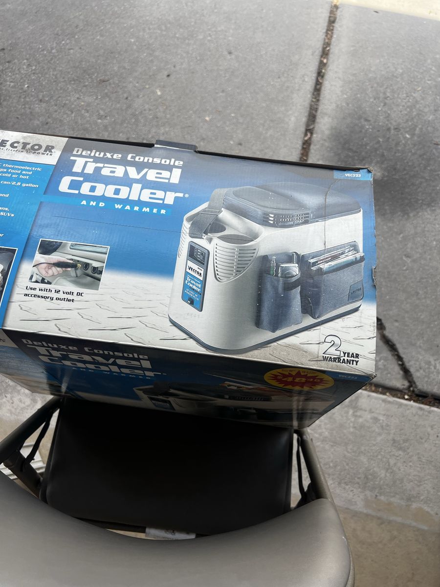 Vector Deluxe Console Travel Cooler and Warmer - VEC223 2.8 Gal (12V DC)