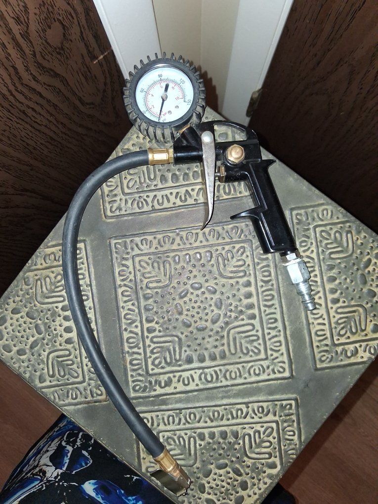 Pneumatic Tire Inflator Gun with Pressure Gauge and Quick Connect Fitting