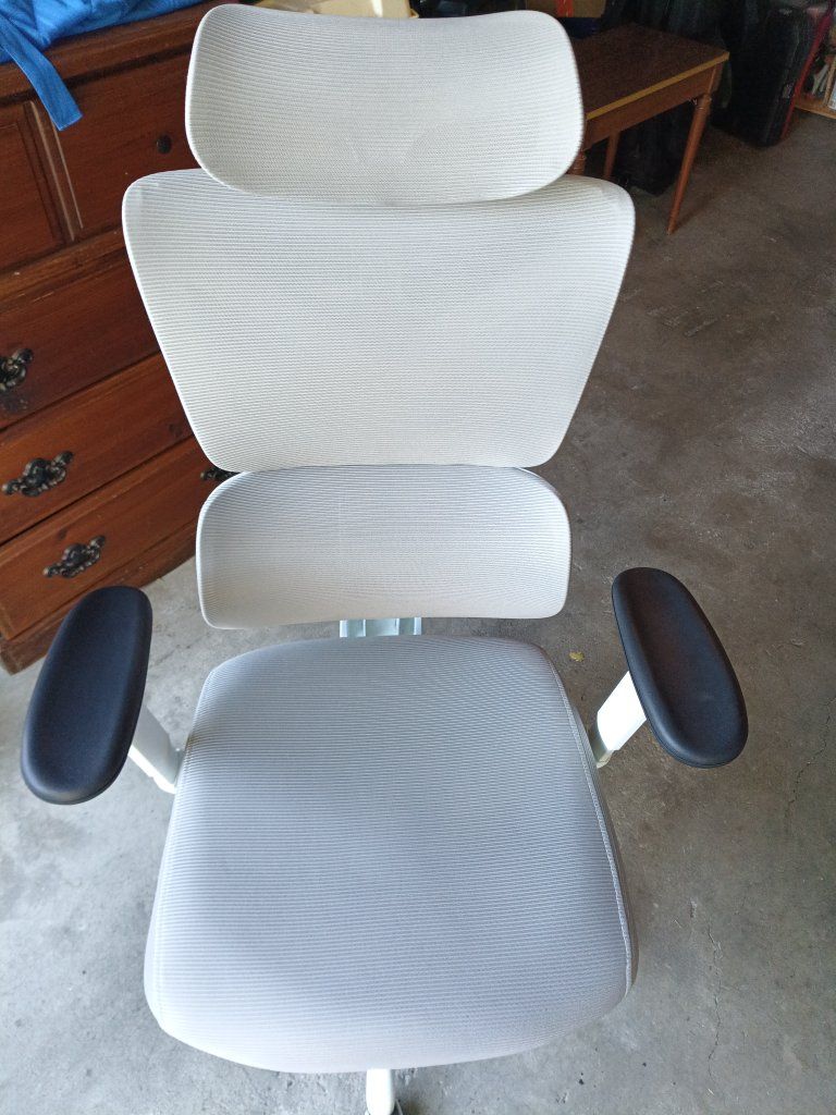 White Mesh Ergonomic Office Desk Chair with Headrest and Lumbar Support