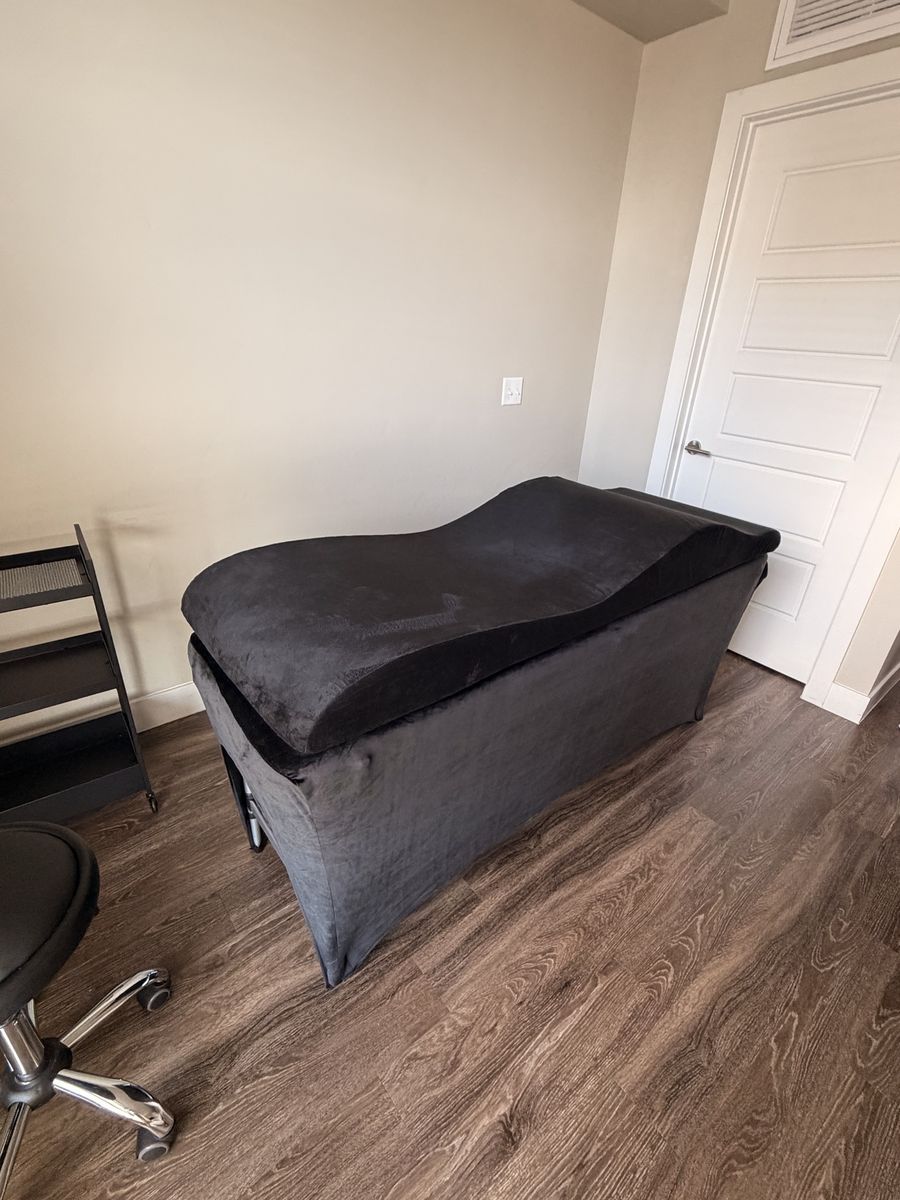 Black Lash Extension mattress- Ergonomic Curved Design