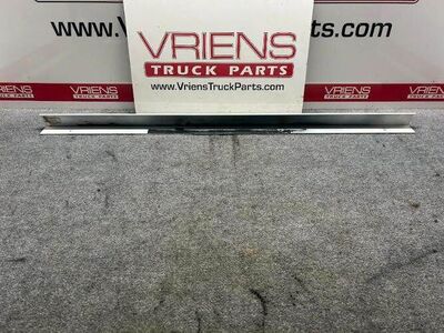 T22-1035-300 COVER-SLPR ROCKER 1665